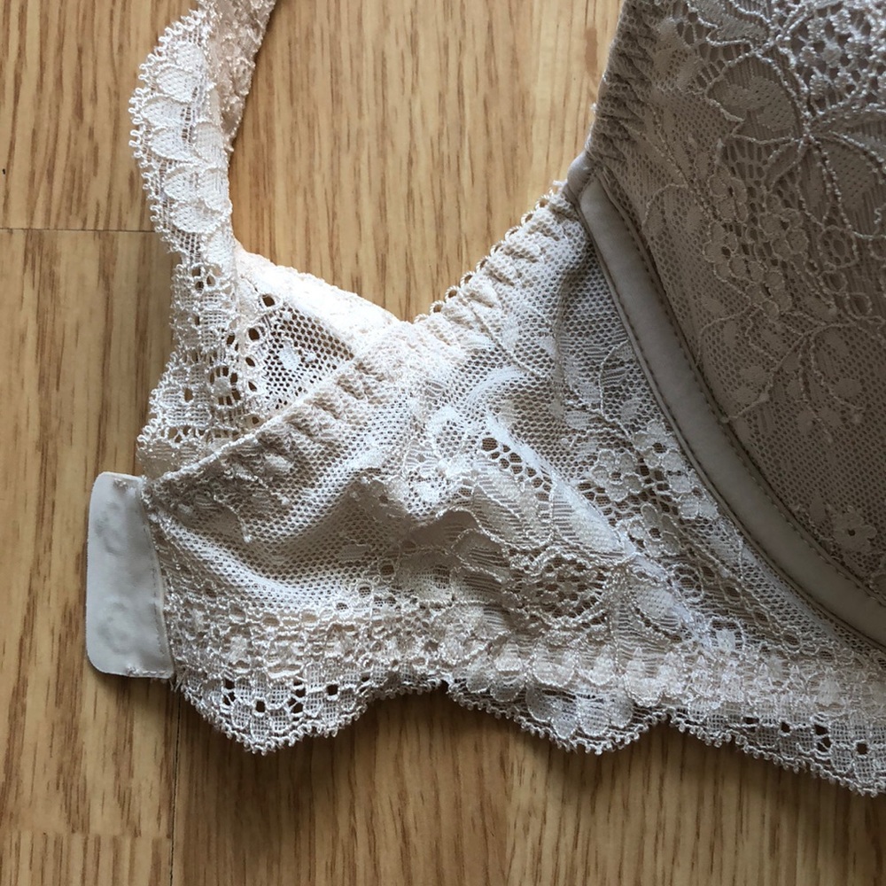Bras - Picture 4 of 5